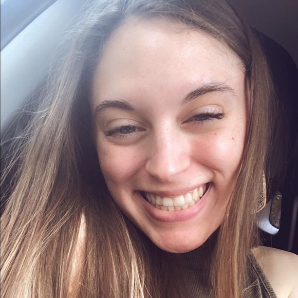 Meet your Posher, Hayli! - Picture 3 of 4